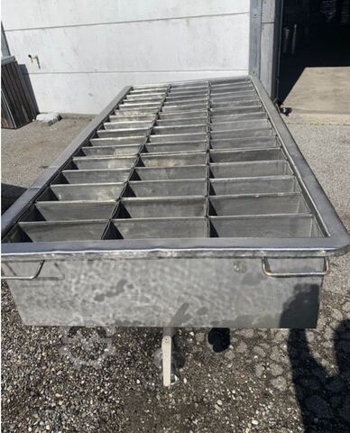 CHEESE TROLLEY WITH MOULDS Pasilac 