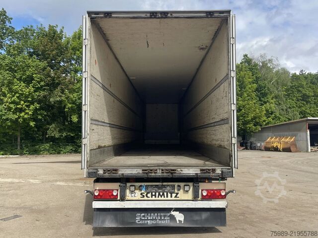 Suitcase Schmitz Cargobull 3 axels SAF, rear gates. Good condition