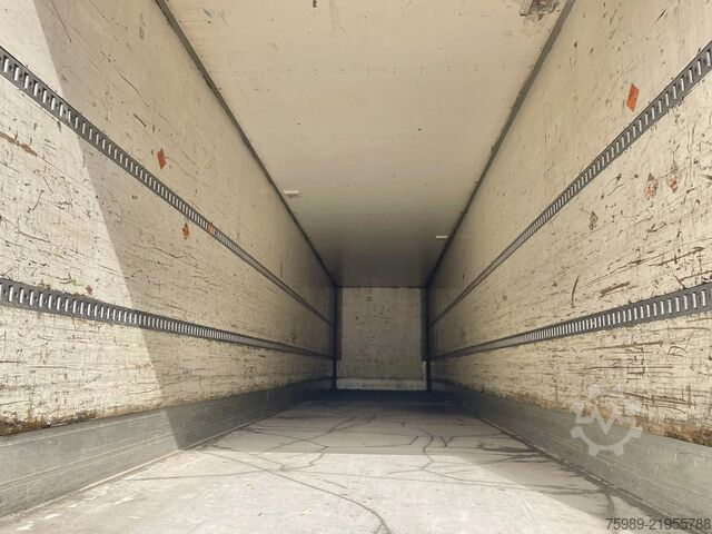 Suitcase Schmitz Cargobull 3 axels SAF, rear gates. Good condition