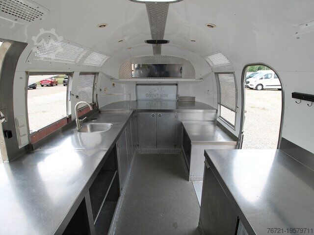 Van Airstream Land Yacht Sovereign Catering + Foodtrailer
