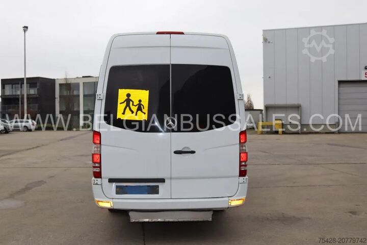 Kleinbus Mercedes-Benz Sprinter / 516 CDI / 7.4m / Lift / Airco