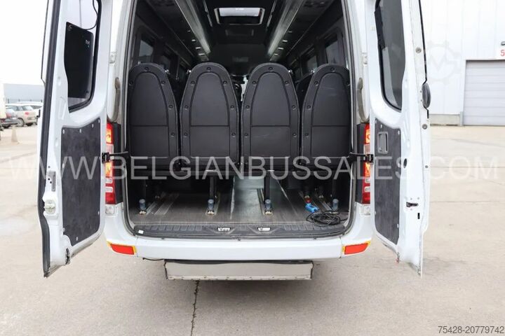 Kleinbus Mercedes-Benz Sprinter / 516 CDI / 7.4m / Lift / Airco