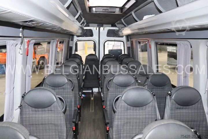 Kleinbus Mercedes-Benz Sprinter / 516 CDI / 7.4m / Lift / Airco