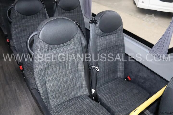 Kleinbus Mercedes-Benz Sprinter / 516 CDI / 7.4m / Lift / Airco