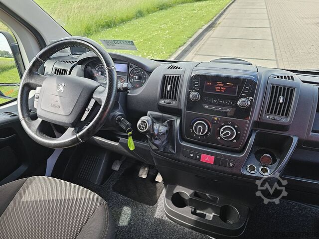 High-roof van PEUGEOT BOXER 2.2 L1H1 140PK Airco PDC
