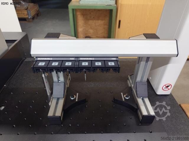 Three Dimension Coordinate Measuring Machine MITUTOYO Crysta-Apex S574