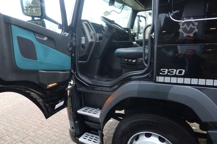 Koffer Volvo FM 330 Bakwagen + Laadklep DHollandia 2000 kg