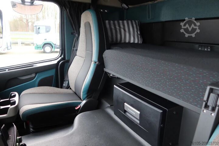 Koffer Volvo FM 330 Bakwagen + Laadklep DHollandia 2000 kg