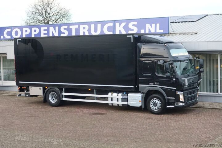Koffer Volvo FM 330 Bakwagen + Laadklep DHollandia 2000 kg
