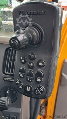 Kehrmaschine LKW DAF LF met Johnston VS501
