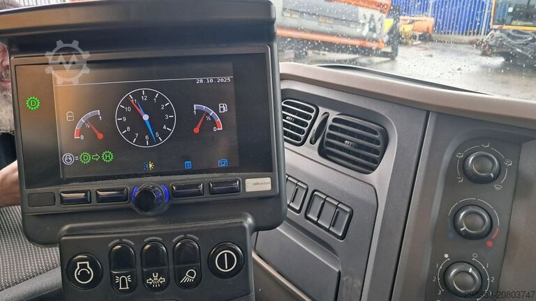 Kehrmaschine LKW DAF LF met Johnston VS501