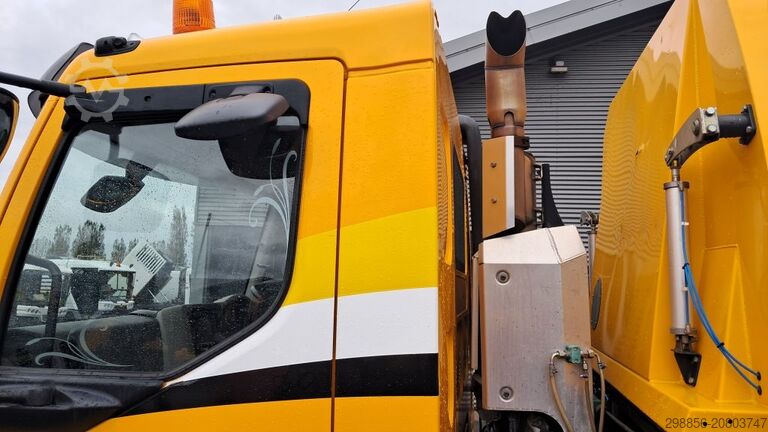 Kehrmaschine LKW DAF LF met Johnston VS501