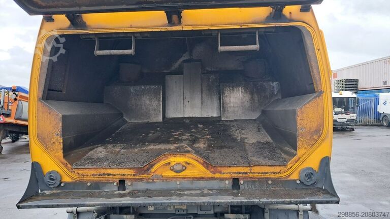 Kehrmaschine LKW DAF LF met Johnston VS501