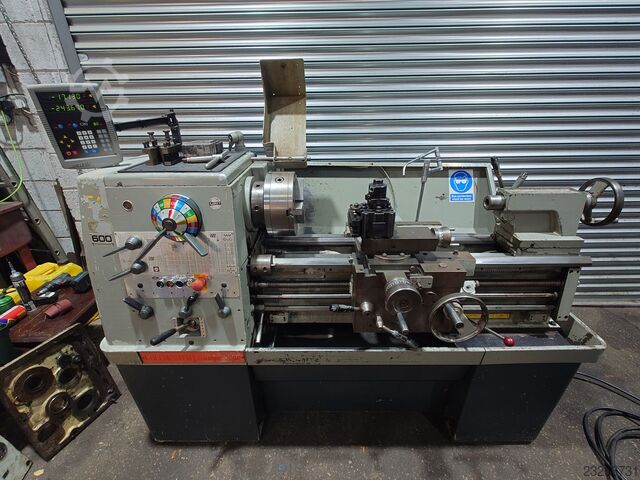 Center lathe Colchester Triumph 2000