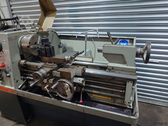 Center lathe Colchester Triumph 2000