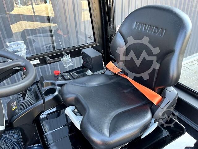 Electric 3-wheel forklift Hyundai 15BT-9U