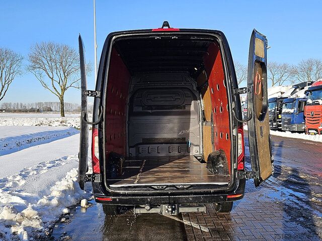 High-roof van MERCEDES-BENZ SPRINTER 319 V6 3.0 ltr VOLL EUR6