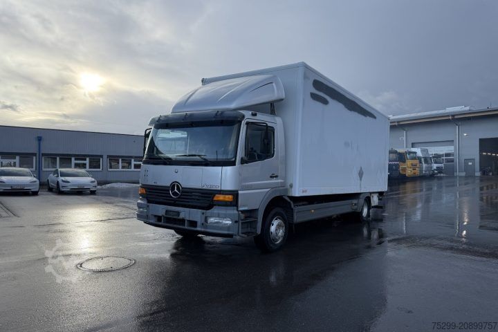 LKW mit Kofferaufbau Mercedes-Benz Atego 1528 4x2 Koffer+HB / Swiss-Vehicle