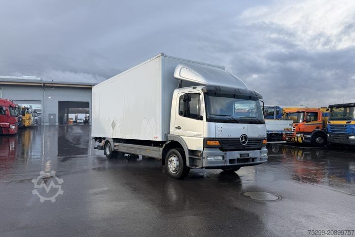 LKW mit Kofferaufbau Mercedes-Benz Atego 1528 4x2 Koffer+HB / Swiss-Vehicle