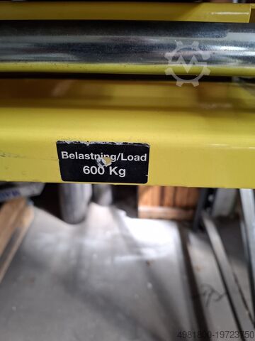 Pallet pull-out for heavy-duty racking pull-out  