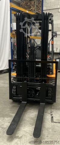 Electric 4-wheel forklift Hangcha Elektrostapler CPD25-XEY2-SI