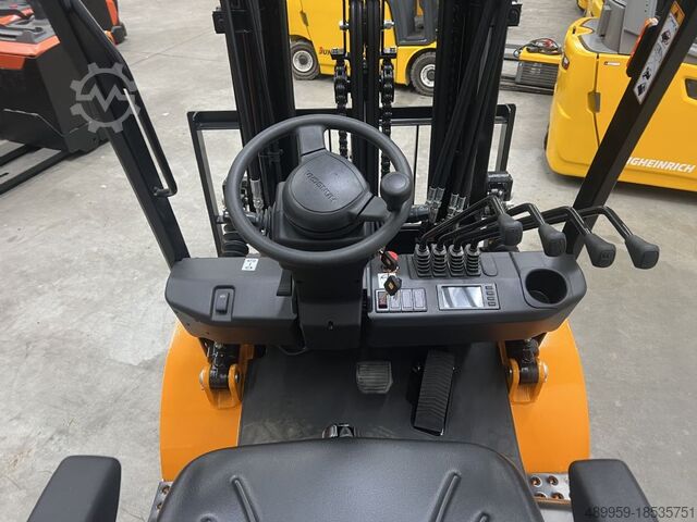 Electric 4-wheel forklift Hangcha Elektrostapler CPD25-XEY2-SI
