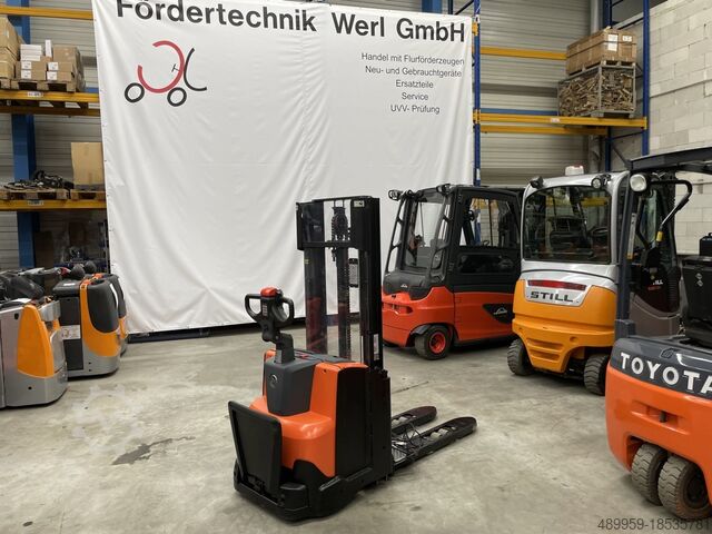 High Lift stacker BT Hochhubwagen SWE120L
