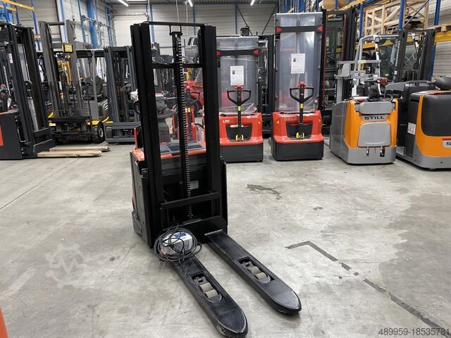 High Lift stacker BT Hochhubwagen SWE120L