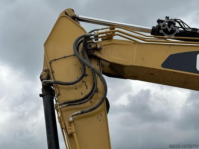 Crawler excavator Caterpillar 320FL