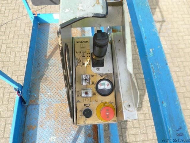 Scissor lift SkyJack SJIII 3219