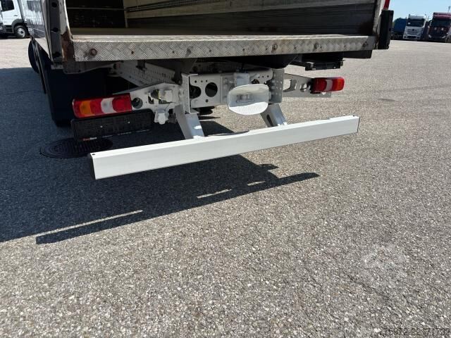 LKW mit Kofferaufbau  Actros 1827 L