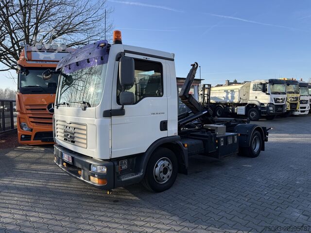 Tipper truck MAN TGL 12.240 Haken