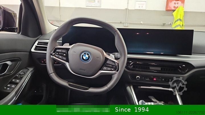 Minibus BMW 330e Touring AHK Abstand Tempomat Keyless