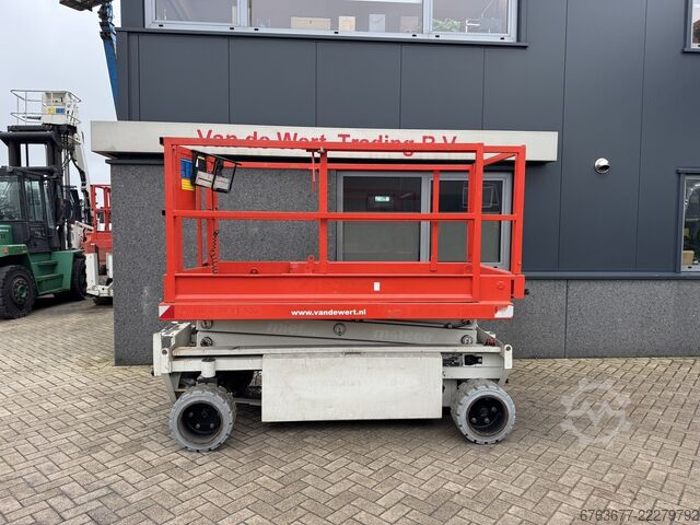 Holland-Lift Y 64 EL 14 Scherenarbeitsbühne / Scherenbühne 8,4 m Arbeitshöhe elektrisch 2015 HOLLAND-LIFT Y 64 EL 14 Schaarhoogwerker / Sciccor lift 8.4M Werkhoogte Elektrisch 2015