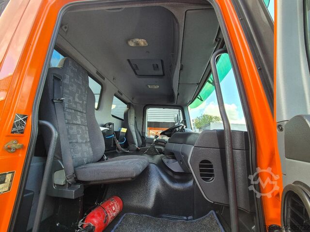 Hook arm system Mercedes-Benz Actros 3241 8X4 Containersysteem/ 20T HMF crane...