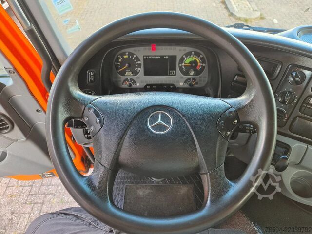 Hook arm system Mercedes-Benz Actros 3241 8X4 Containersysteem/ 20T HMF crane...