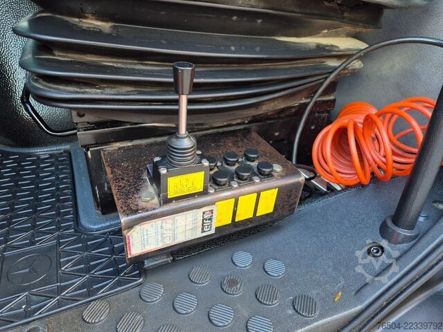 Hook arm system Mercedes-Benz Actros 3241 8X4 Containersysteem/ 20T HMF crane...
