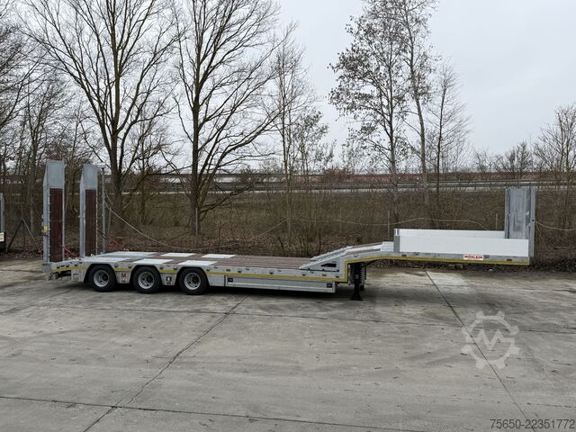 Low loader semitrailer Möslein ST 3  3 Achs Satteltieflader neu