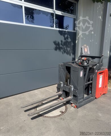 High level order picker Linde V08