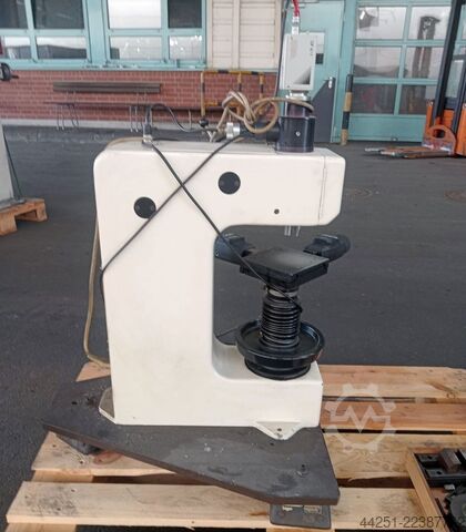 Low-load and micro-hardness tester Instron Wolpert V-Testor 4562