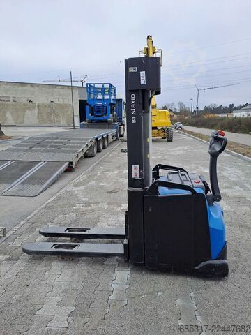 Electric Pallet Trucks Toyota SWE160L