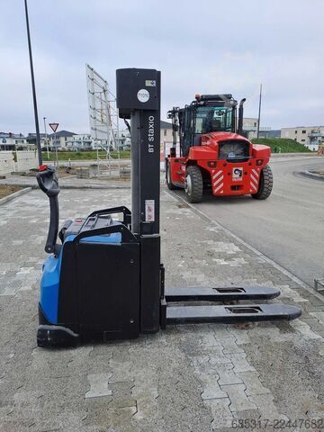 Electric Pallet Trucks Toyota SWE160L