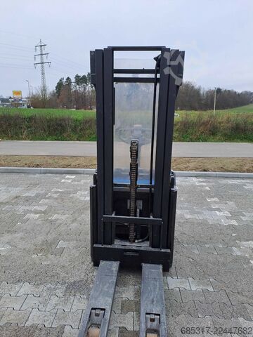 Electric Pallet Trucks Toyota SWE160L