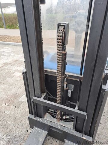 Electric Pallet Trucks Toyota SWE160L