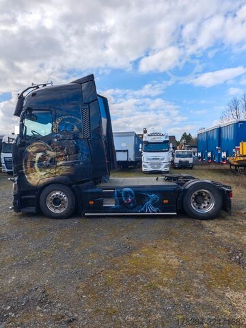 Standard tractor unit RENAULT T520 High Edition Show Truck Vollausstatt.