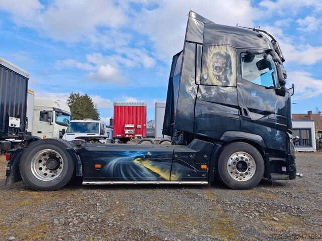 Standard tractor unit RENAULT T520 High Edition Show Truck Vollausstatt.