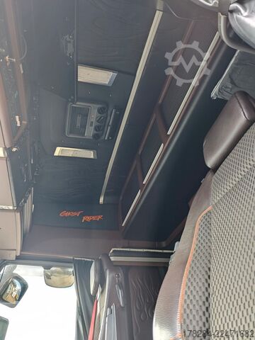 Standard tractor unit RENAULT T520 High Edition Show Truck Vollausstatt.