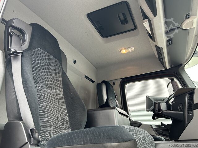 Box body Mercedes-Benz Antos 2124 / 18 Ton / 150 dkm / Box / Loadlift ...