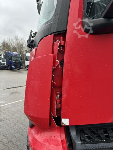 Box body Mercedes-Benz Antos 2124 / 18 Ton / 150 dkm / Box / Loadlift ...