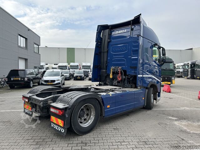 Standard tractor Volvo FH 460 Globetrotter / Dynamic Steering / 2 Tank...